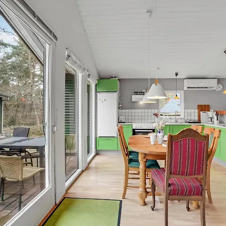 Beautiful In With Kitchen Holiday home